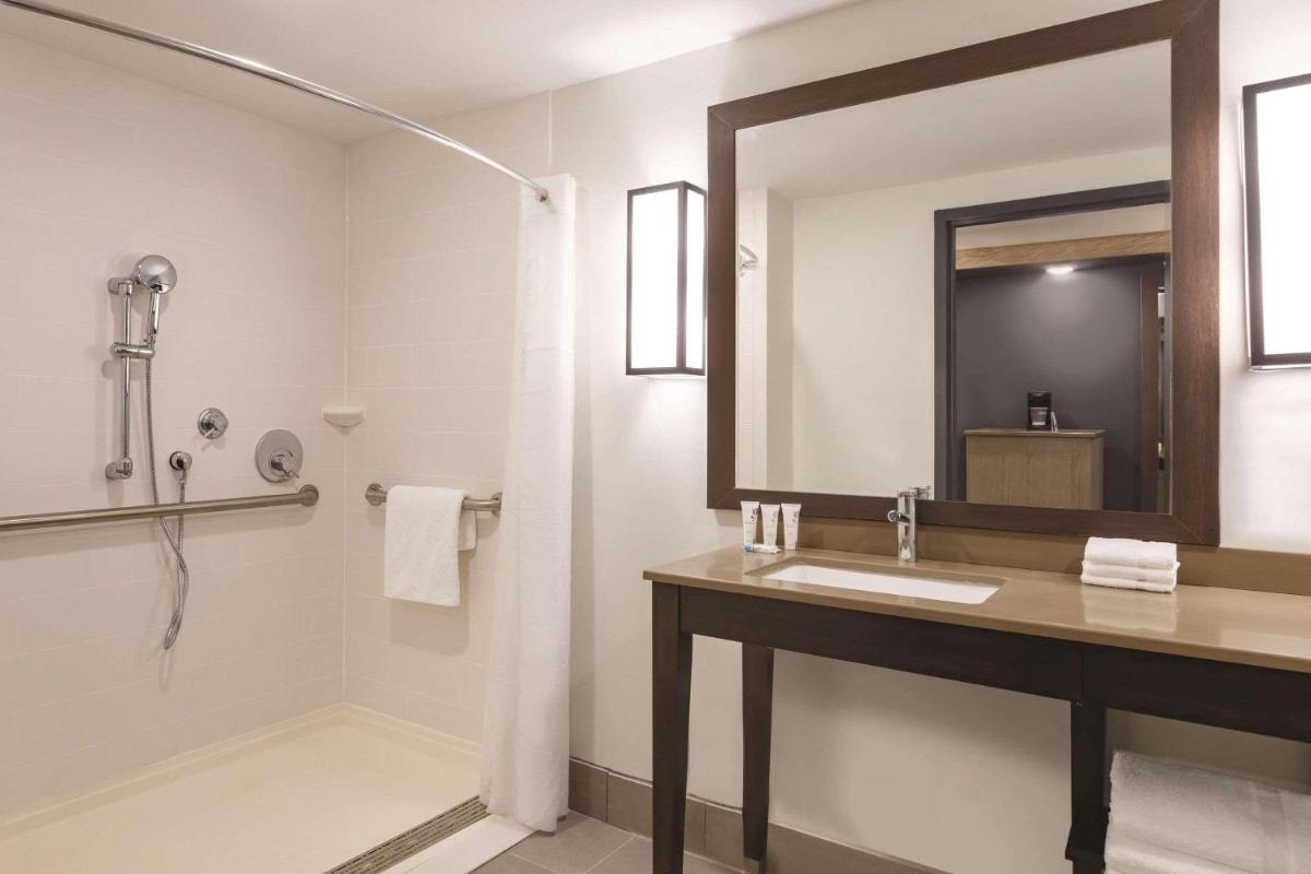 Country Inn & Suites by Radisson Macon West GA - image 3