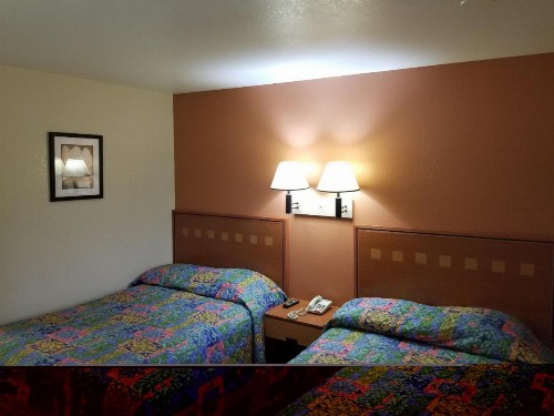 America's Best Inn - Macon - image 5