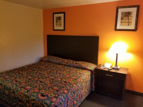 America's Best Inn - Macon - image 7