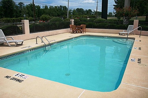 Regency Inn & Suites - image 17
