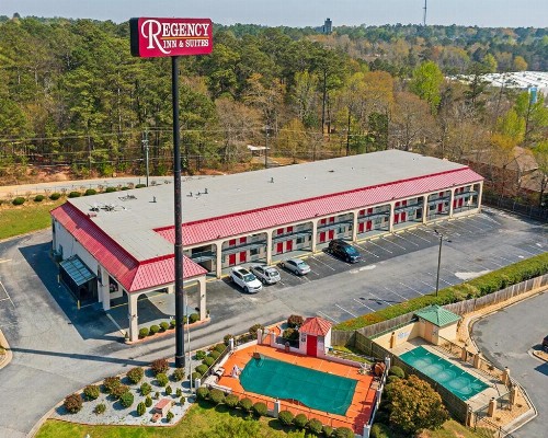 Regency Inn & Suites - image 5