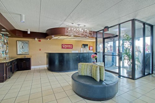 Regency Inn & Suites - image 8