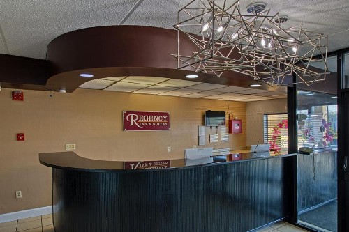 Regency Inn & Suites - image 9