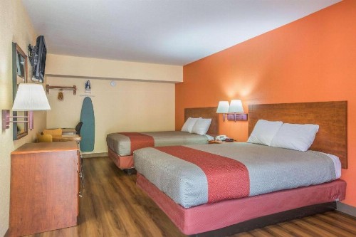 Rodeway Inn & Suites