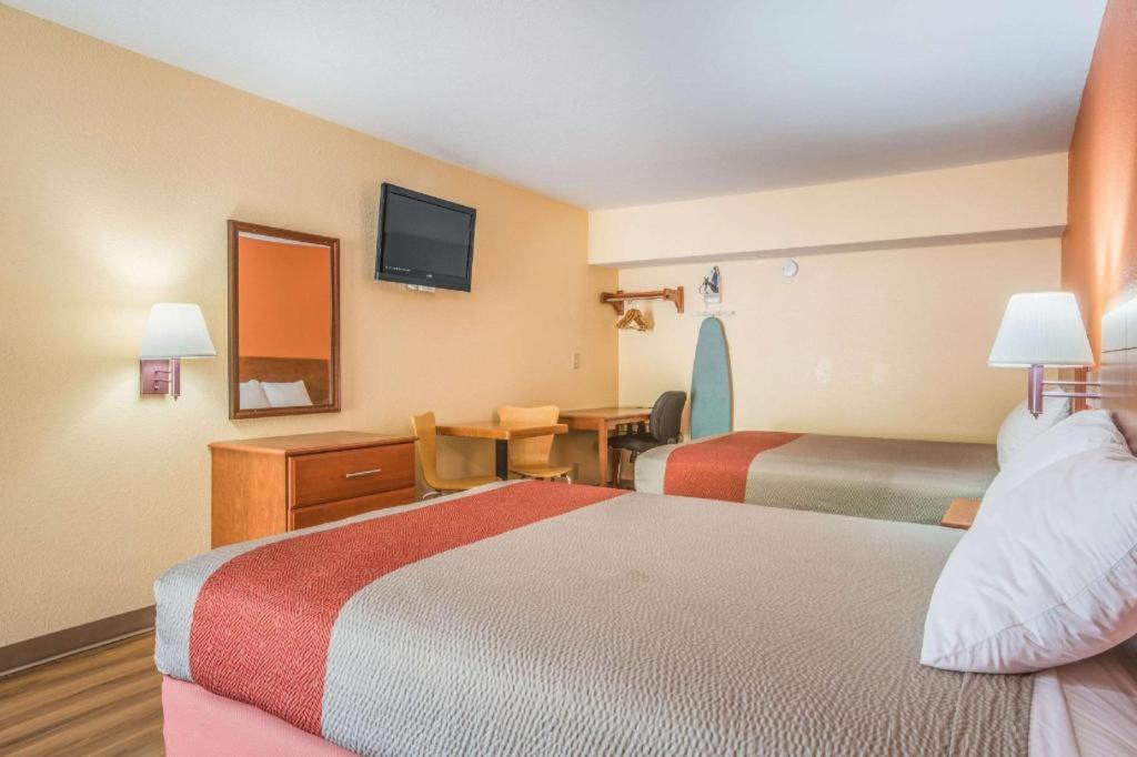 Rodeway Inn & Suites - image 5