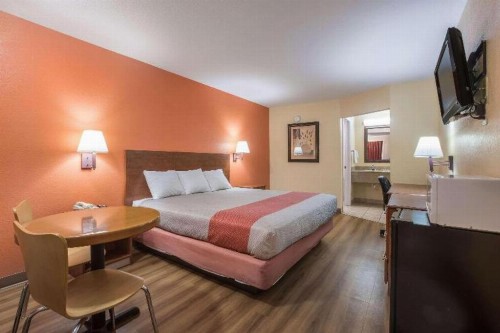 Rodeway Inn & Suites - image 10