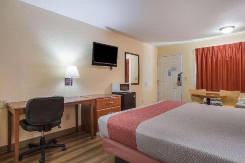 Rodeway Inn & Suites - image 12
