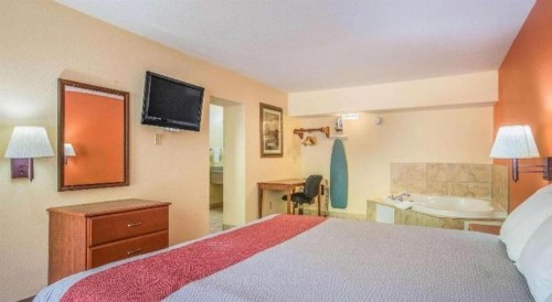 Rodeway Inn & Suites - image 18