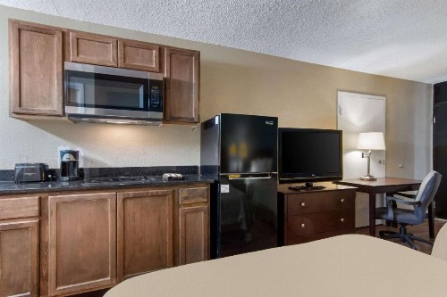 Suburban Extended Stay Hotel - image 11