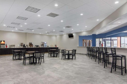 Suburban Extended Stay Hotel - image 8