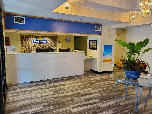 Days Inn by Wyndham Macon I-75 North - image 1