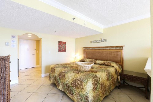 Barefoot Beach Club - image 18