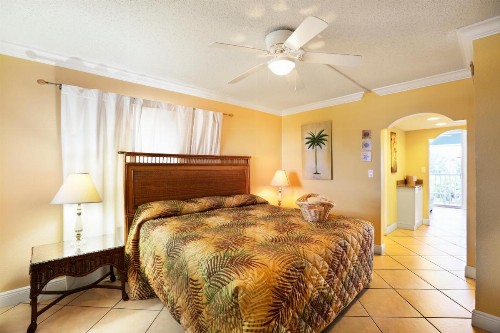 Barefoot Beach Club - image 5