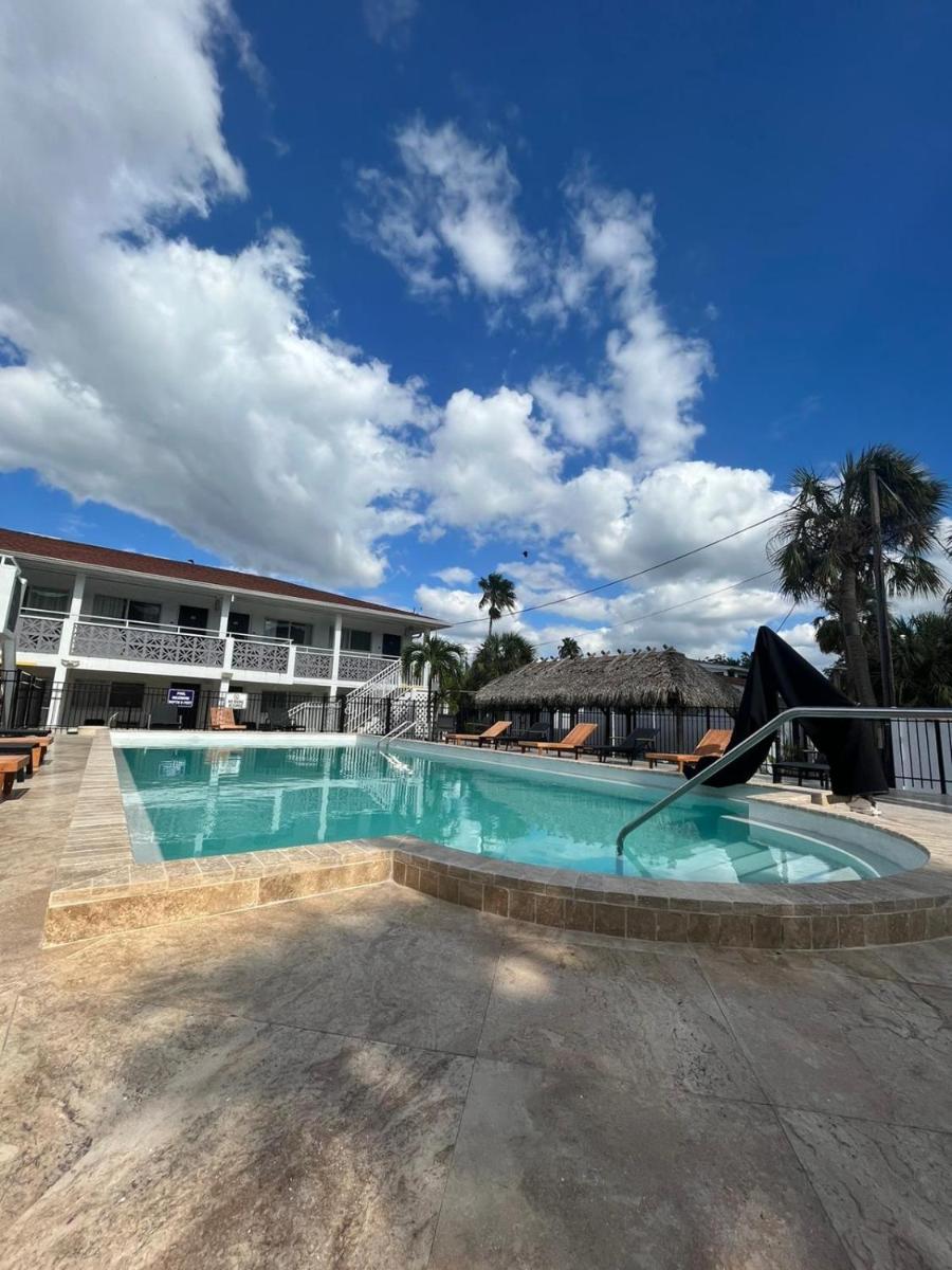Holiday Isles Resort - image 3