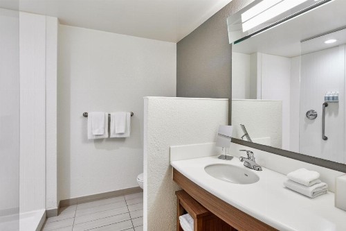 Courtyard by Marriott St. Petersburg Clearwater/Madeira Beach - image 22