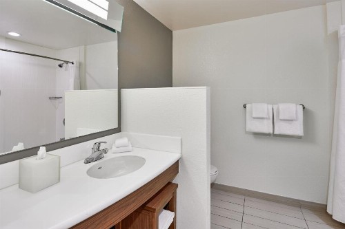 Courtyard by Marriott St. Petersburg Clearwater/Madeira Beach - image 25