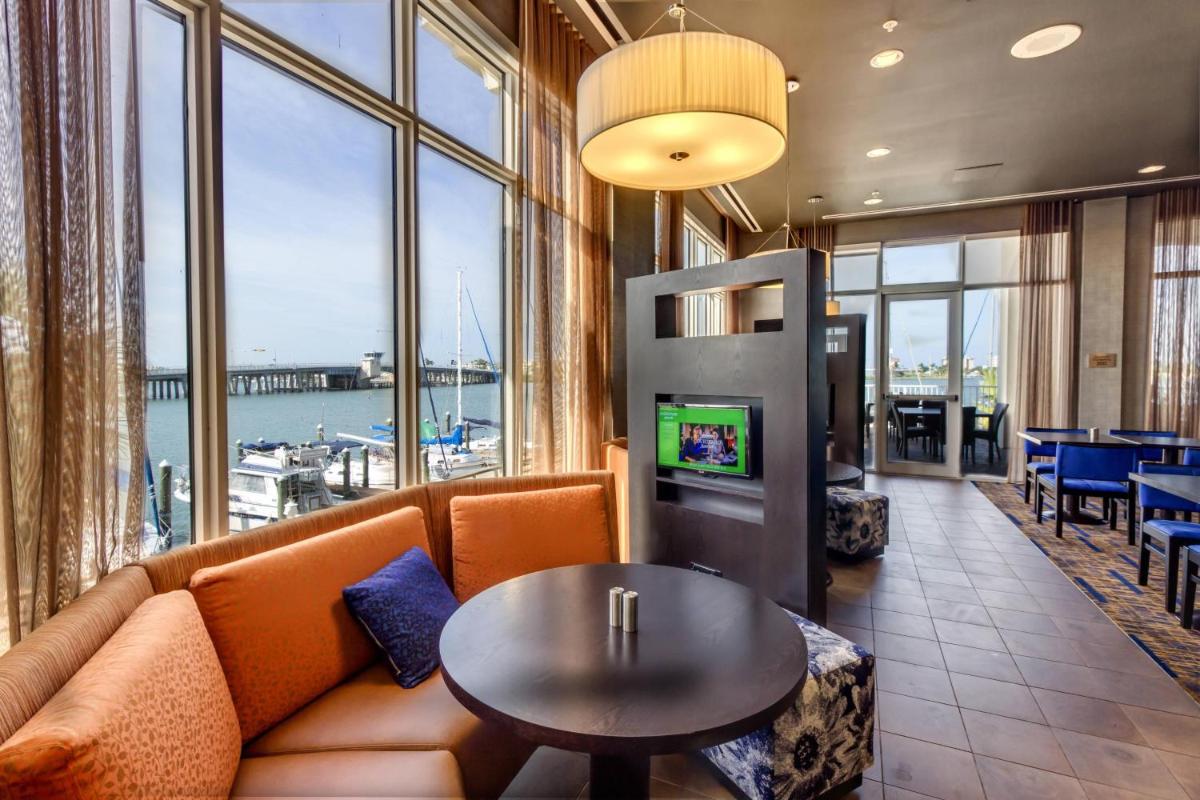 Courtyard by Marriott St. Petersburg Clearwater/Madeira Beach - image 5