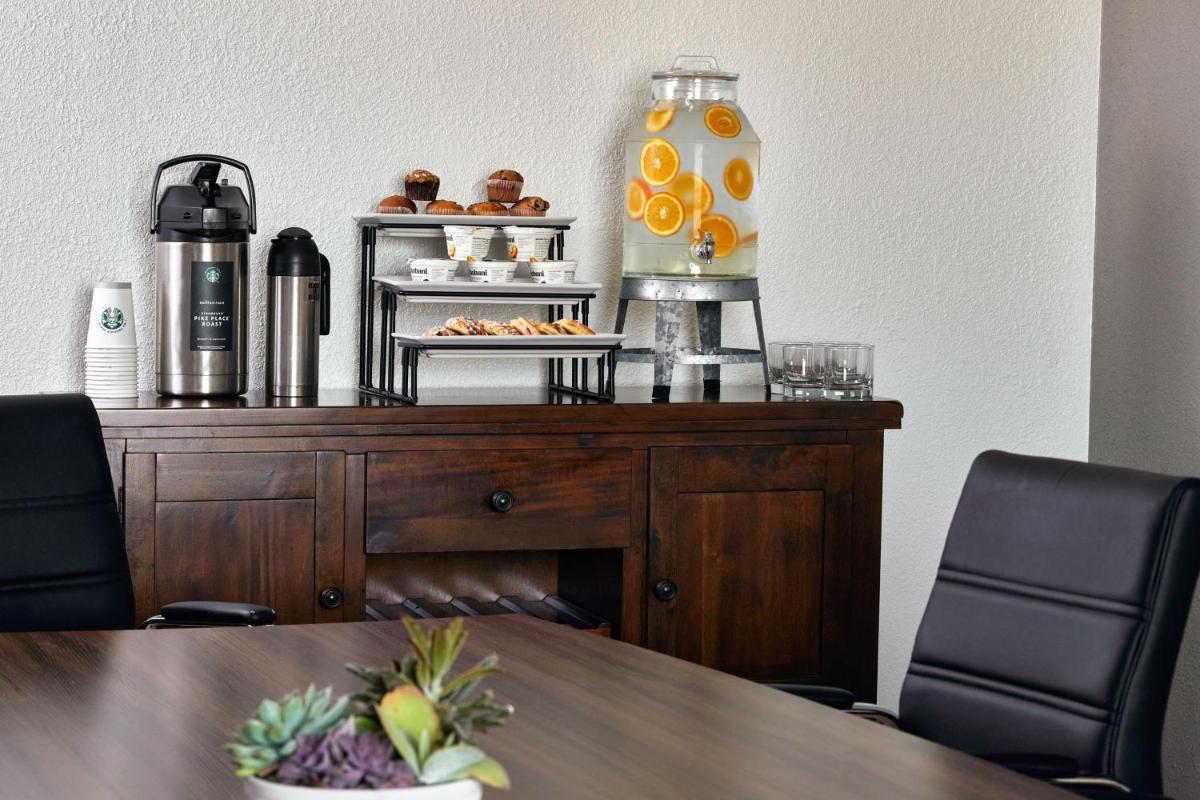 Courtyard by Marriott St. Petersburg Clearwater/Madeira Beach - image 7