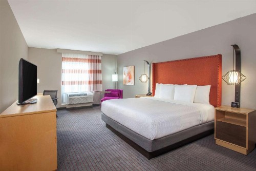 La Quinta by Wyndham Madera - image 2