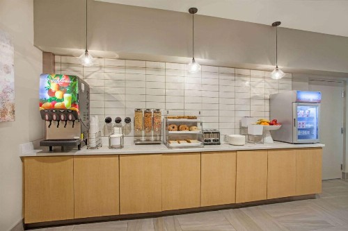 La Quinta by Wyndham Madera - image 35