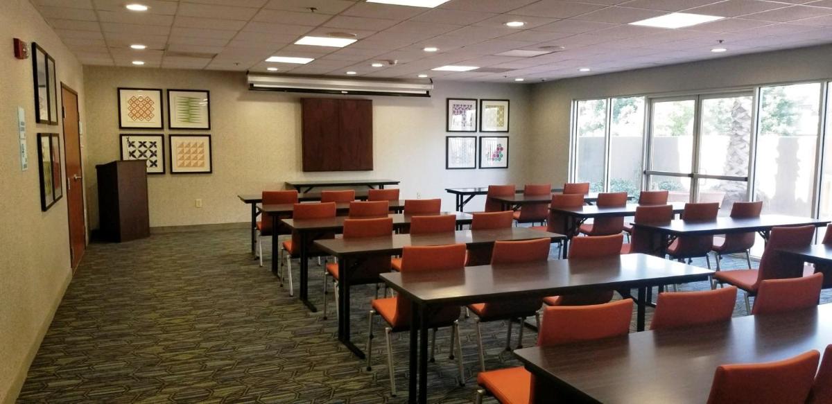 Holiday Inn Express Madera an IHG Hotel - image 7