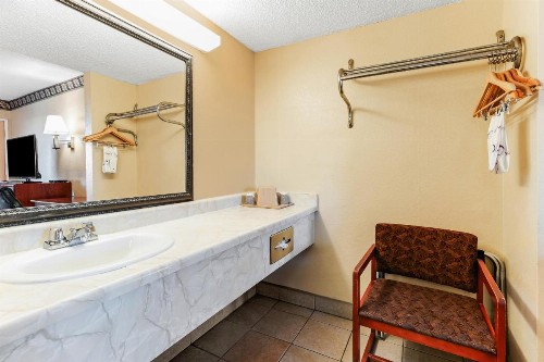 Knights Inn Madera - image 11