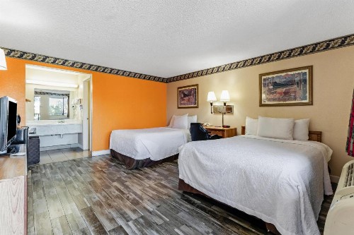 Knights Inn Madera - image 13