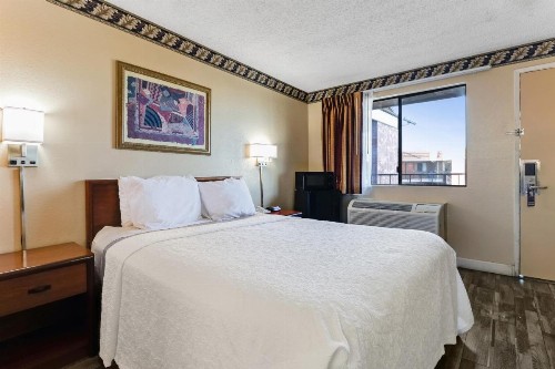 Knights Inn Madera - image 15