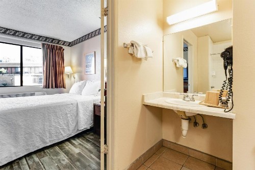 Knights Inn Madera - image 2
