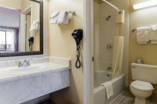 Knights Inn Madera - image 20