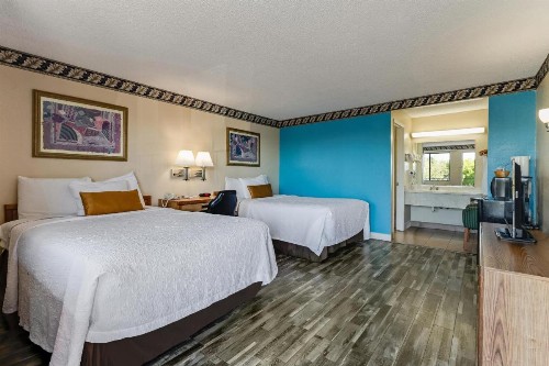 Knights Inn Madera - image 22