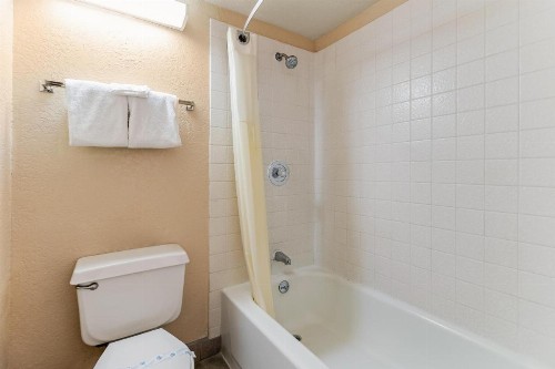 Knights Inn Madera - image 23