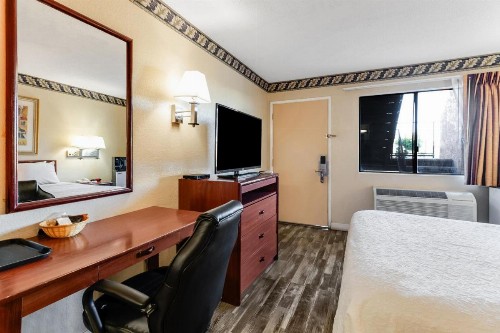 Knights Inn Madera - image 24