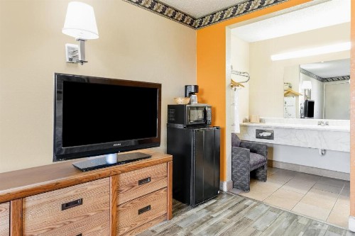 Knights Inn Madera - image 30