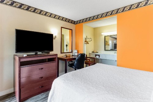 Knights Inn Madera - image 4