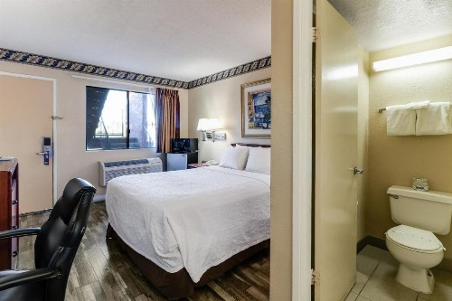 Knights Inn Madera - image 9