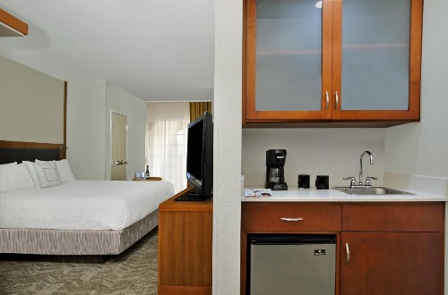 SpringHill Suites by Marriott Madera - image 17