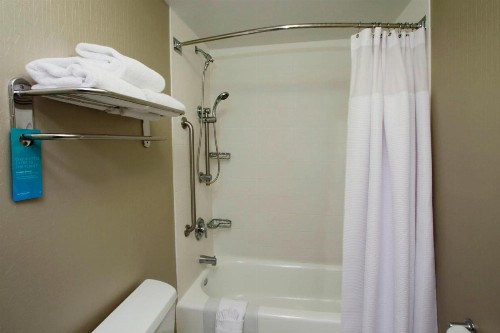 SpringHill Suites by Marriott Madera - image 19