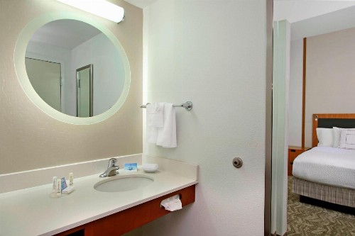 SpringHill Suites by Marriott Madera - image 7