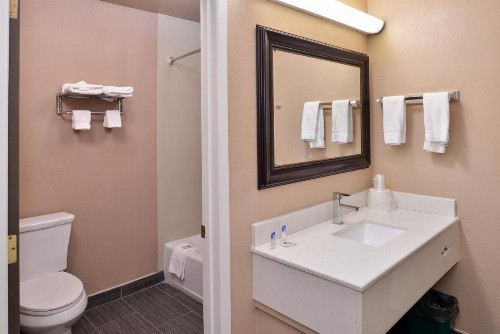Americas Best Value Inn And Suites Madera - image 7