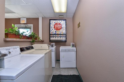 Americas Best Value Inn And Suites Madera - image 9