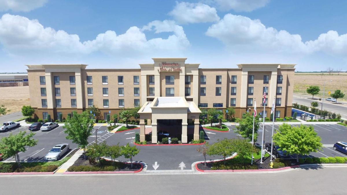 Hampton Inn & Suites Madera - main image