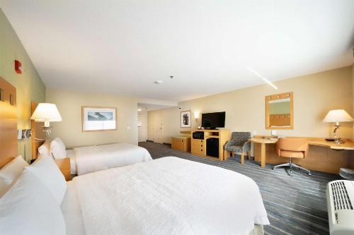 Hampton Inn & Suites Madera - image 11