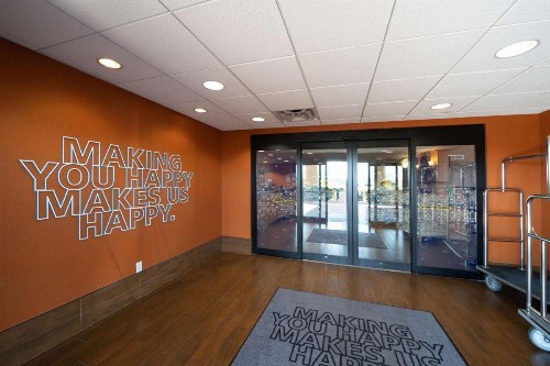 Hampton Inn & Suites Madera - image 14