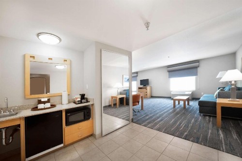 Hampton Inn & Suites Madera - image 17