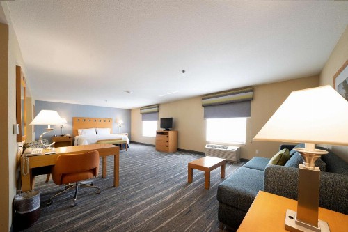 Hampton Inn & Suites Madera - image 19