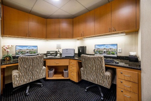 Hampton Inn & Suites Madera - image 2