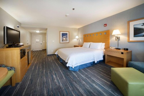 Hampton Inn & Suites Madera - image 23