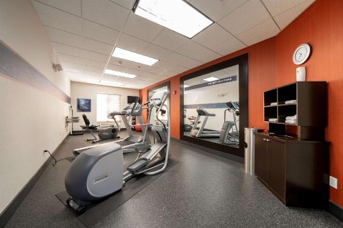 Hampton Inn & Suites Madera - image 26