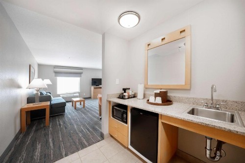 Hampton Inn & Suites Madera - image 29